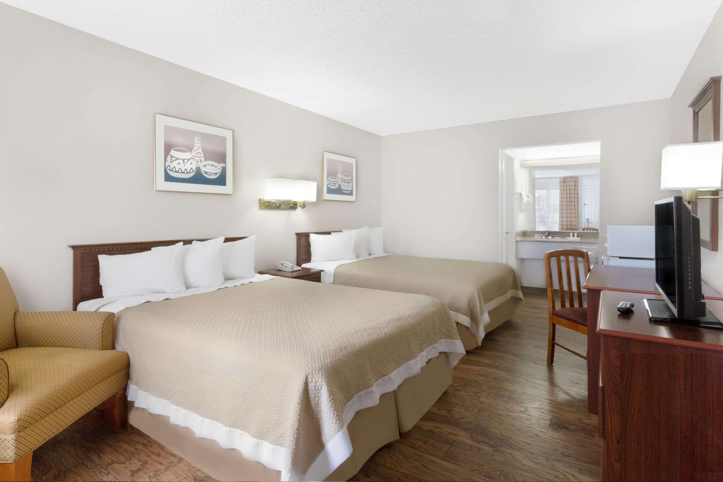 Days Inn By Wyndham Kingman West מראה חיצוני תמונה