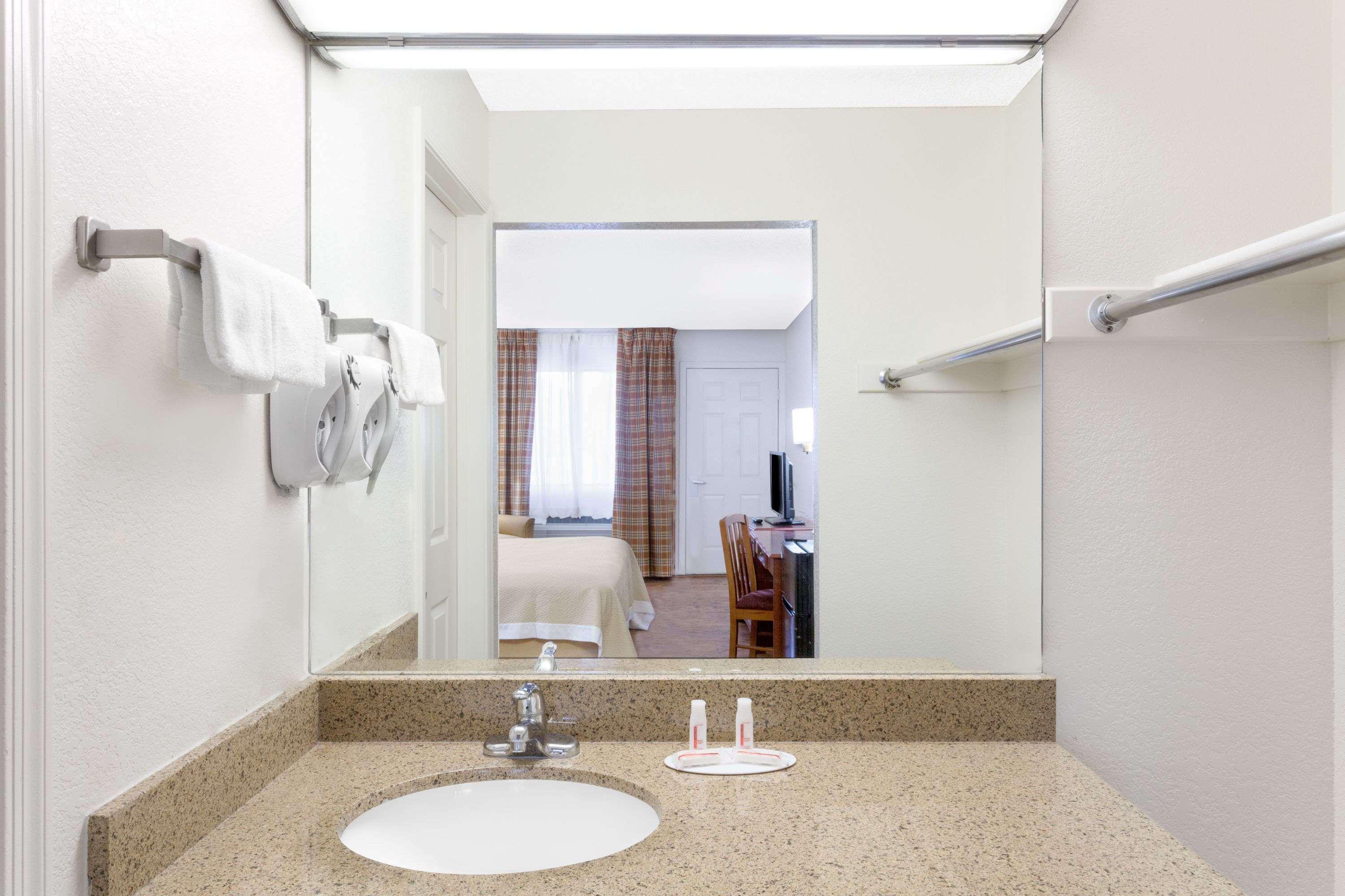 Days Inn By Wyndham Kingman West מראה חיצוני תמונה