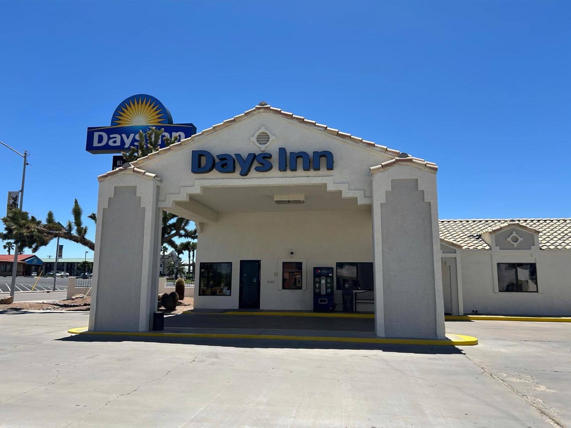 Days Inn By Wyndham Kingman West מראה חיצוני תמונה