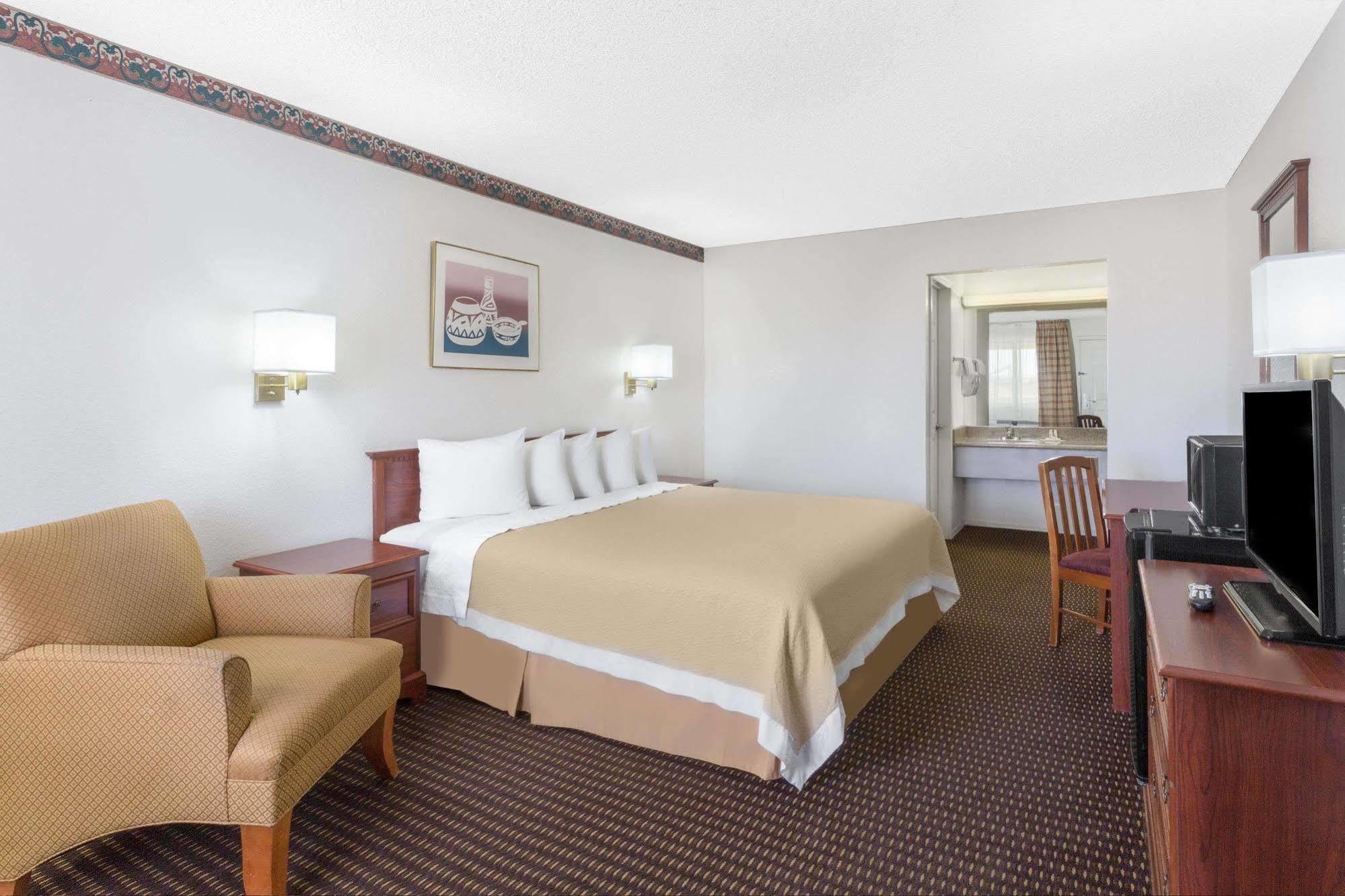 Days Inn By Wyndham Kingman West מראה חיצוני תמונה